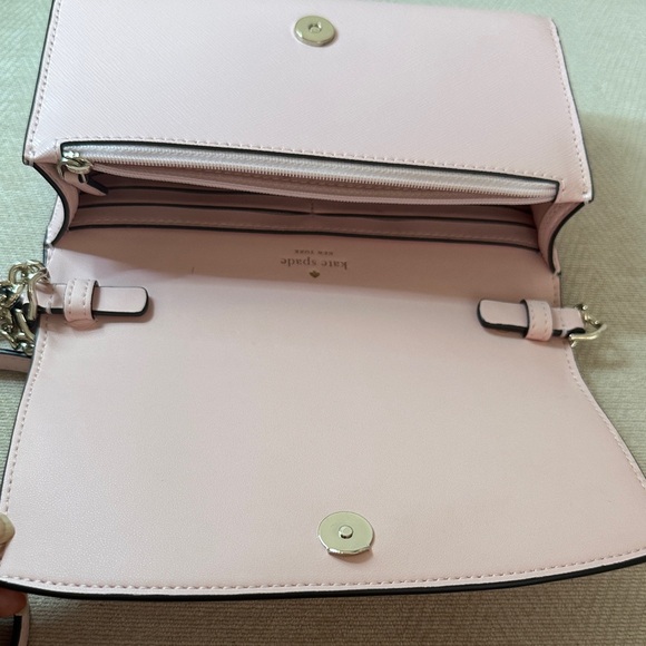 Kate Spade Pink🩷 Crossbody / Purse Pink 💓with Some Gold✨️ - Picture 9 of 10